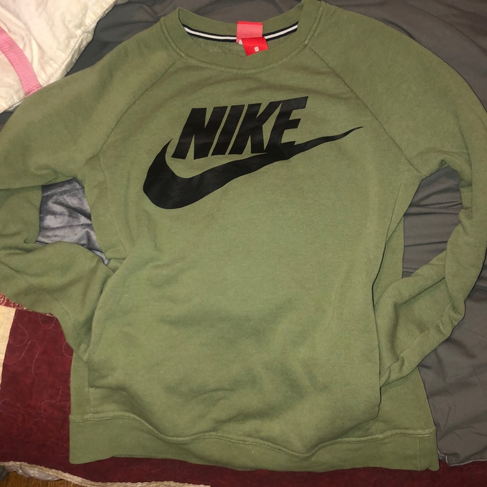 NIKE ARMY GREEN SWEATSHIRT W POCKETS ✅